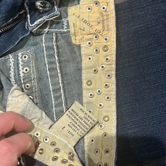 Women's Blue Jeans with Embellished Pockets - Picture 7 of 11